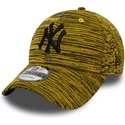gorra-curva-amarilla-ajustable-con-logo-negro-de-new-york-yankees-mlb-9forty-engineered-fit-de-new-era