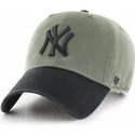 gorra-curva-verde-con-visera-y-logo-negro-de-new-york-yankees-mlb-clean-up-two-tone-de-47-brand