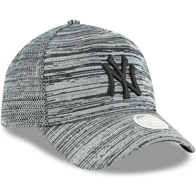 gorra-curva-gris-ajustable-con-logo-negro-9forty-engineered-fit-de-new-york-yankees-mlb-de-new-era