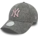 gorra-curva-gris-ajustable-con-logo-rosa-9forty-tech-jersey-de-new-york-yankees-mlb-de-new-era