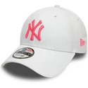 gorra-curva-blanca-ajustable-con-logo-rosa-9forty-league-essential-neon-de-new-york-yankees-mlb-de-new-era
