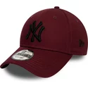 gorra-curva-granate-ajustable-con-logo-negro-9forty-league-essential-de-new-york-yankees-mlb-de-new-era