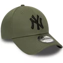 gorra-curva-verde-ajustable-con-logo-negro-9forty-essential-de-new-york-yankees-mlb-de-new-era