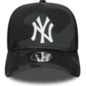 gorra-trucker-camuflaje-negro-con-logo-blanco-essential-camo-a-frame-de-new-york-yankees-mlb-de-new-era