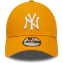 gorra-curva-amarilla-ajustable-9forty-league-essential-de-new-york-yankees-mlb-de-new-era