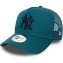 gorra-trucker-azul-con-logo-negro-league-essential-a-frame-de-new-york-yankees-mlb-de-new-era