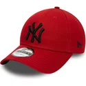 gorra-curva-roja-ajustable-con-logo-negro-9forty-league-essential-de-new-york-yankees-mlb-de-new-era