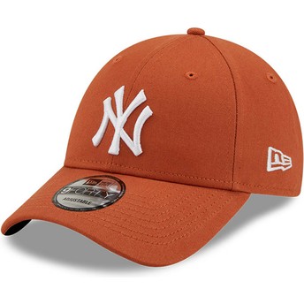 Gorra curva marrón ajustable 9FORTY League Essential de New York Yankees MLB de New Era