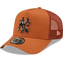 gorra-trucker-marron-a-frame-camo-infill-de-new-york-yankees-mlb-de-new-era