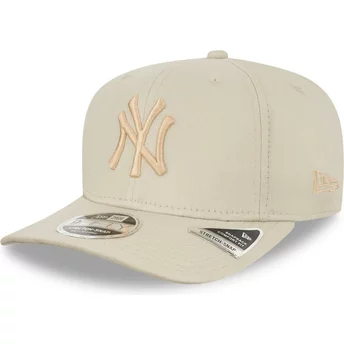 Gorra curva beige snapback 9FIFTY Stretch Snap League Essential de New York Yankees MLB de New Era