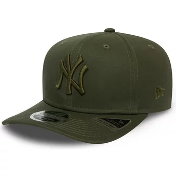 Gorra curva verde snapback con logo verde 9FIFTY Stretch Snap League Essential de New York Yankees MLB de New Era