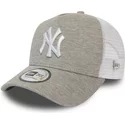 gorra-trucker-gris-y-blanca-a-frame-jersey-essential-de-new-york-yankees-mlb-de-new-era