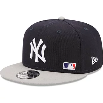 Gorra plana azul marino y gris snapback 9FIFTY Team Arch de New York Yankees MLB de New Era