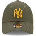 gorra-curva-verde-ajustable-con-logo-amarillo-9forty-league-essential-de-new-york-yankees-mlb-de-new-era