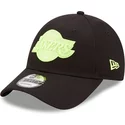 gorra-curva-negra-ajustable-con-logo-verde-9forty-neon-pack-de-los-angeles-lakers-nba-de-new-era