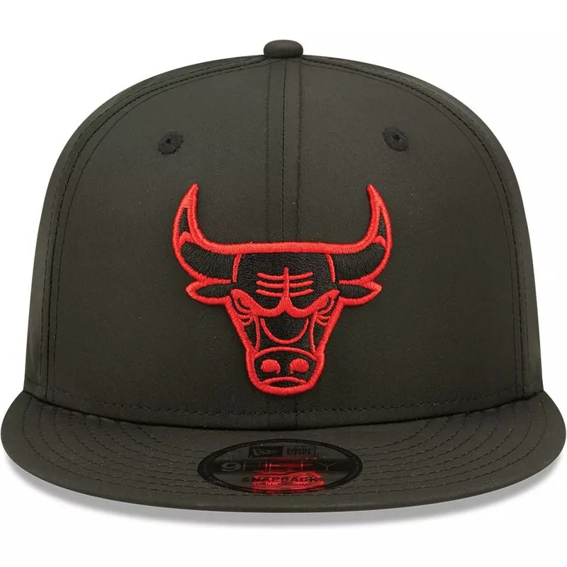 gorra-plana-negra-snapback-con-logo-rojo-9fifty-neon-pack-de-chicago-bulls-nba-de-new-era