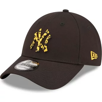 Gorra curva negra ajustable con logo amarillo 9FORTY Seasonal Infill de New York Yankees MLB de New Era