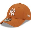 gorra-curva-marron-ajustable-9forty-league-essential-de-new-york-yankees-mlb-de-new-era