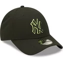 gorra-curva-negra-snapback-con-logo-verde-9forty-neon-pack-repreve-de-new-york-yankees-mlb-de-new-era