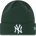 gorro-verde-oscuro-league-essential-cuff-de-new-york-yankees-mlb-de-new-era