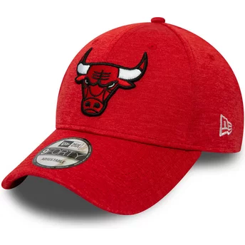 Gorra curva roja ajustable 9FORTY Shadow Tech de Chicago Bulls NBA de New Era