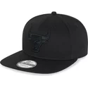 gorra-plana-negra-snapback-con-logo-negro-9fifty-de-chicago-bulls-nba-de-new-era