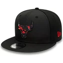 gorra-plana-negra-snapback-con-logo-rojo-9fifty-print-infill-de-chicago-bulls-nba-de-new-era