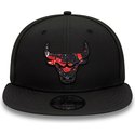 gorra-plana-negra-snapback-con-logo-rojo-9fifty-print-infill-de-chicago-bulls-nba-de-new-era