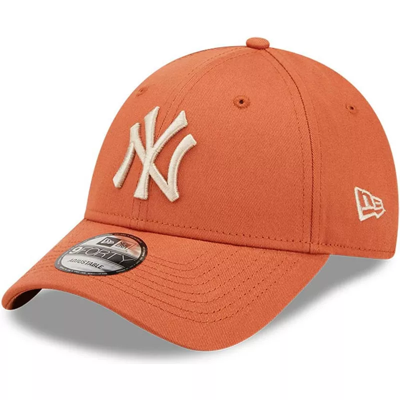 gorra-curva-naranja-ajustable-con-logo-beige-9forty-league-essential-de-new-york-yankees-mlb-de-new-era