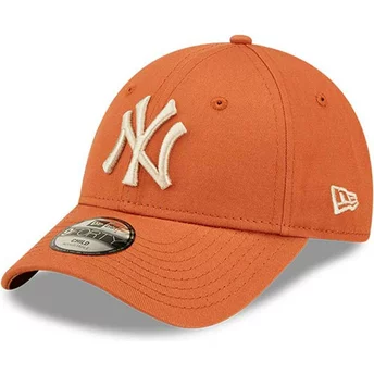 Gorra curva naranja ajustable para niño con logo beige 9FORTY League Essential de New York Yankees MLB de New Era