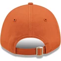 gorra-curva-naranja-ajustable-para-nino-con-logo-beige-9forty-league-essential-de-new-york-yankees-mlb-de-new-era