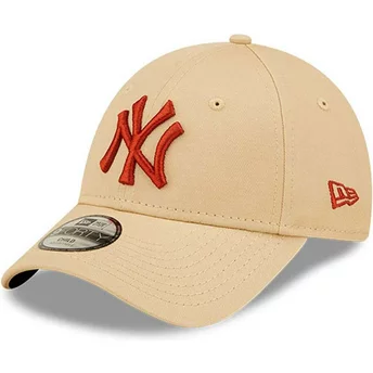 Gorra curva beige ajustable para niño con logo marrón 9FORTY League Essential de New York Yankees MLB de New Era