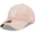 gorra-curva-rosa-ajustable-9twenty-league-essential-de-new-york-yankees-mlb-de-new-era