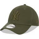 gorra-curva-verde-snapback-con-logo-verde-9forty-league-essential-de-new-york-yankees-mlb-de-new-era