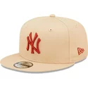 gorra-plana-beige-snapback-9fifty-league-essential-de-new-york-yankees-mlb-de-new-era