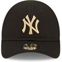 gorra-curva-negra-ajustable-para-nino-pequeno-con-logo-beige-9forty-league-essential-de-new-york-yankees-mlb-de-new-era