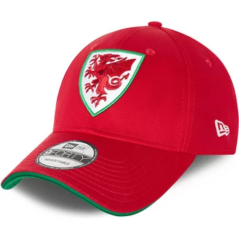 Gorra curva roja ajustable 9FORTY de Wales Copa Mundial de Fútbol de New Era