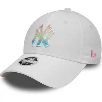 Gorra curva blanca ajustable para mujer con logo multicolor 9FORTY Ombre Infill de New York Yankees MLB de New Era