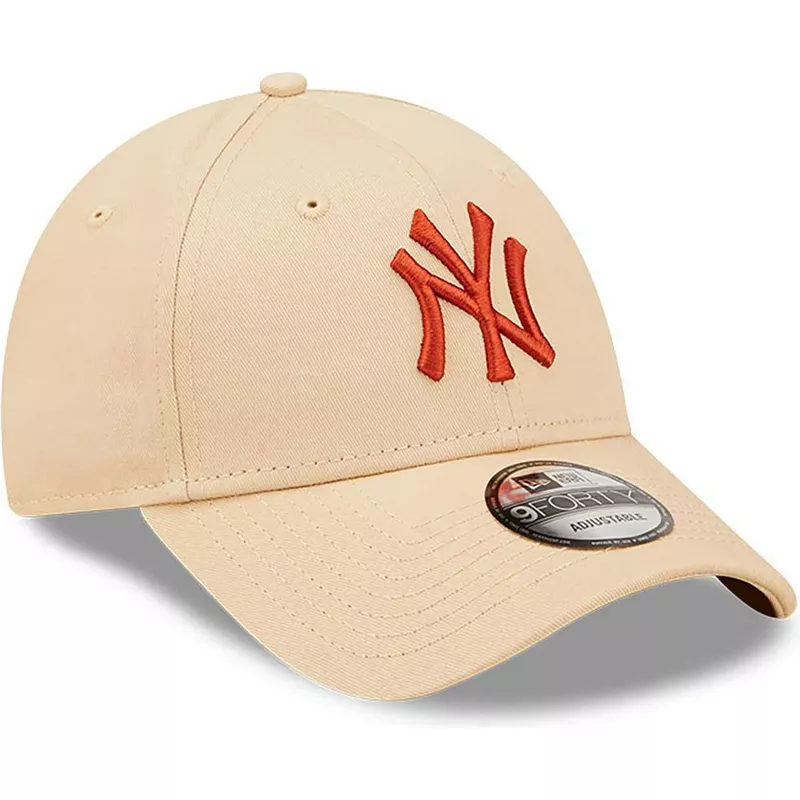 gorra-curva-beige-ajustable-con-logo-marron-9forty-league-essential-de-new-york-yankees-mlb-de-new-era