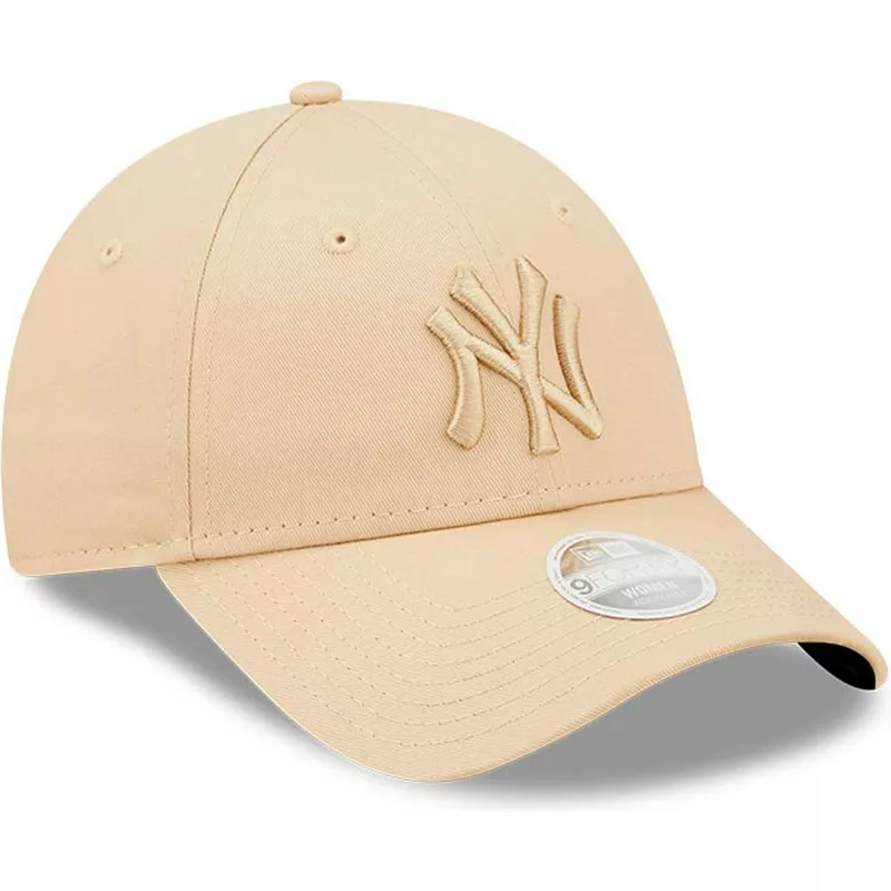 gorra-curva-beige-ajustable-para-mujer-con-logo-beige-9forty-league-essential-de-new-york-yankees-mlb-de-new-era
