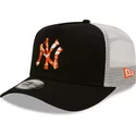 gorra-trucker-negra-y-blanca-con-logo-naranja-a-frame-seasonal-infill-de-new-york-yankees-mlb-de-new-era