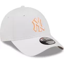 gorra-curva-blanca-ajustable-con-logo-naranja-9forty-neon-outline-de-new-york-yankees-mlb-de-new-era