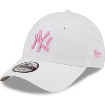 Gorra curva blanca ajustable con logo rosa 9FORTY League Essential de New York Yankees MLB de New Era