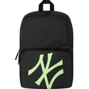 mochila-negra-con-logo-verde-multi-stadium-de-new-york-yankees-mlb-de-new-era