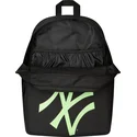 mochila-negra-con-logo-verde-multi-stadium-de-new-york-yankees-mlb-de-new-era