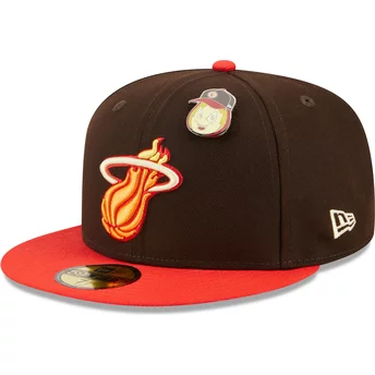 Gorra plana marrón y roja ajustada 59FIFTY The Elements Fire Pin de Miami Heat NBA de New Era