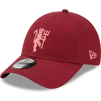 Gorra curva roja ajustable con logo rojo 9FORTY Seasonal de Manchester United Football Club Premier League de New Era