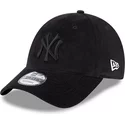 gorra-curva-negra-ajustable-con-logo-negro-9forty-cord-de-new-york-yankees-mlb-de-new-era