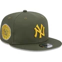 gorra-plana-verde-snapback-con-logo-amarillo-9fifty-side-patch-de-new-york-yankees-mlb-de-new-era