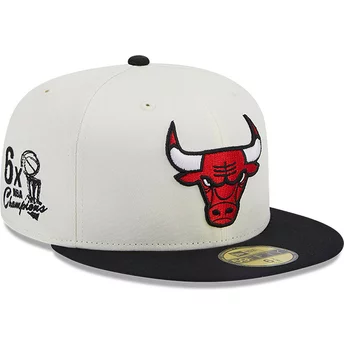 Gorra plana blanca y negra ajustada 59FIFTY Championships de Chicago Bulls NBA de New Era